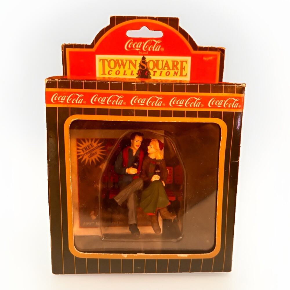 Coca-Cola Town Square Collection Couple on Bench 1996 Christmas Figure 64336